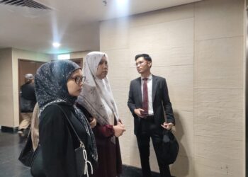 NURHASWANI Afni Mohamad Zorki (tengah) menghadapi pertuduhan melakukan kekerasan jenayah ke atas Sultan Perak, Sultan Nazrin Muizzuddin Shah pada 31 Ogos 2025 hadir di Mahkamah Majistret Ipoh hari ini.