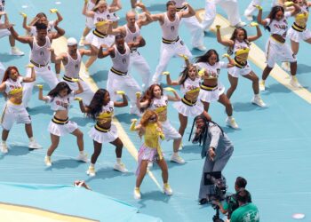 SHAKIRA (tengah) ketika acara pembukaan Piala Dunia 2026, bulan lalu. - AFP