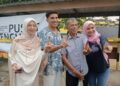 SYED Saddiq bersama ibu bapa dan kakaknya selepas mengundi di Sekolah Taman Sutera pada pukul 1.45 petang, hari ini
