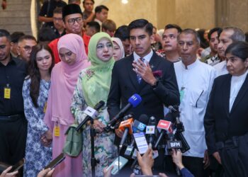 SYED Saddiq ketika sidang akhbar selepas Mahkamah Persekutuan membuat keputusan melepas dan membebaskan beliau daripada kesemua pertuduhan pecah amanah, salah guna dana Armada dan pengubahan wang haram. UTUSAN/FAISOL MUSTAFA