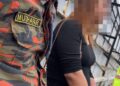 ANGGOTA bomba memujuk lelaki berpakaian wanita yang cuba terjun dari jejambat di Jalan Bercham, Ipoh hari ini.