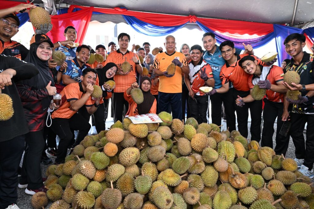 UPSI Buys Two Tons of Durian to Help Farmers Affected by Surplus