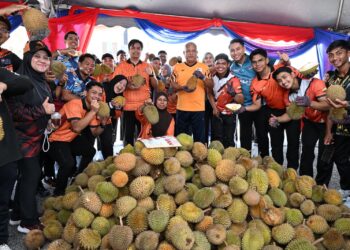 MD. AMIN Md. Taff (tengah) bersama pelajar pada Sambutan Hari Keluarga sempena Perhimpunan Bulanan Edisi Julai 2026 di UPSI Kampus Sultan Azlan Shah, Tanjung Malim hari ini.