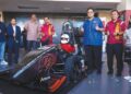 AHMAD Farhan Mohd. Sadullah (tiga dari kanan) bergambar di samping kereta Lumba Putra 2 yang telah dilancarkan di Serdang baru-baru ini bagi menyertai Perlumbaan Formula SAE Jepun 2026. – utusan/ MUHAMAD IQBAL ROSLI