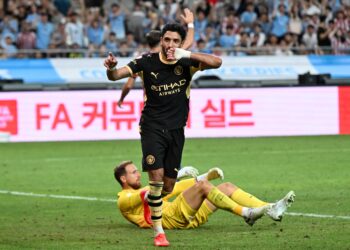 PENYERANG Manchester City, Omar Marmoush (tengah) meraikan gol keduanya ketika menentang Atletico Madrid dalam aksi persahabatan pramusim di Stadium Piala Dunia Seoul.-AFP