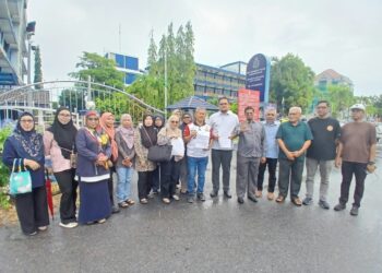 EMPAT NGO negeri ini membuat laporan polis berhubung dakwaan penganjuran himpunan merah dijadual berlangsung pada 30 Ogos ini, susulan perobohan Kuil Veeramakaliamman di Bukit Lagi.-UTUSAN