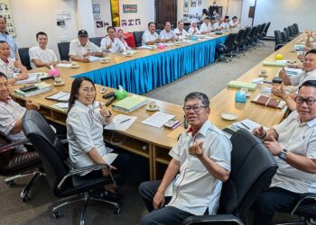 Barisan pemimpin Parti Bersatu Sabah (PBS) sekitar mesyuarat Majlis Tertinggi - IHSAN PBS