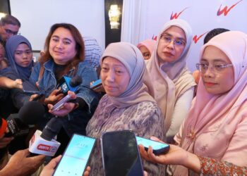 NANCY Shukri ditemui pemberita selepas menyempurnakan Program Kasih Ibu Tunggal (KasihnITa) 2026 Peringkat Negeri Sabah bertempat di Hotel Ming Garden, Kota Kinabali, Sabah, hari ini. - UTUSAN/RAEESAH HANAN
