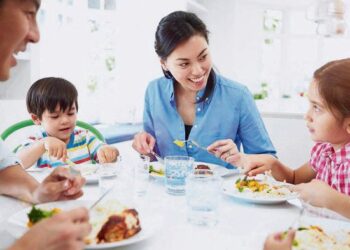 KEMAHIRAN insaniah tidak terbentuk dalam bilik darjah semata-mata, sebaliknya bermula sejak kecil melalui didikan dan pengalaman di rumah.