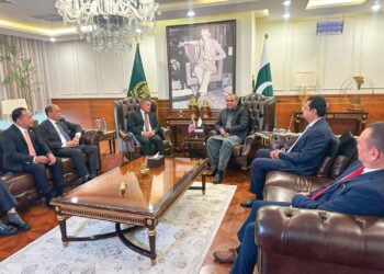 SAIFUDDIN Nasution Ismail mengadakan perbincangan dua hala dengan Syed Mohsin Raza Naqvi sempena lawatan rasmi beliau ke Islamabad, Pakistan. – FACEBOOK SAIFUDDIN