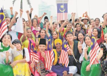 KEMERDEKAAN bukan sekadar bebas daripada penjajahan tetapi berani menghargai identiti dan kemampuan sendiri.