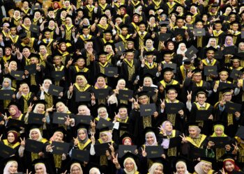 DENGAN gabungan kemahiran insaniah, teknikal dan sikap positif, graduan pasti mampu ‘menjual diri’ dalam industri serta menjadi aset berharga kepada organisasi dan negara.