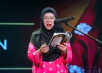 SUDAH tiba masanya menangkat sasterawan sebagai sumber ekonomi negara.