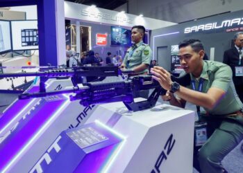 KITA tidak boleh terlalu mengharap pada negara luar untuk bekalan senjata dan peluru kerana mungkin negara tersebut sedang berperang ataupun dipengaruhi negara lain yang memusuhi Malaysia.