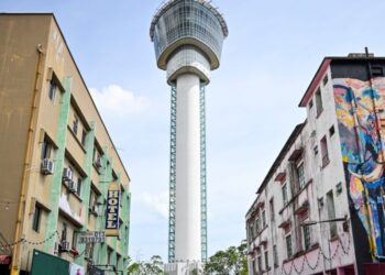 PAHANG hanya benar-benar boleh dianggap maju apabila manfaat pembangunan dapat dirasai rakyat di seluruh daerah.