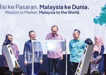 ANWAR Ibrahim melancarkan gimik pelancaran Ekspo Inovasi dan Pengkomersialan Kebangsaan 2026 (NICE 2026) di Pusat Konvensyen Kuala Lumpur (KLCC), semalam. – UTUSAN/ISKANDAR ISHAK