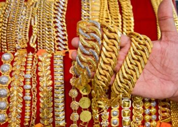 HARGA emas spot merosot 0.69 peratus kepada AS$4,496.90 seauns (RM582.36) pada lewat petang semalam.