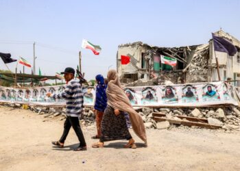 IRAN menuntut RM1.2 trilion bagi dana pembangunan semula dari AS yang menyerang negara itu bermula pada 28 Februari. - AFP