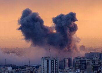 AMERIKA Syarikat (AS) akan menyerang lagi Iran ketika negara itu berdepan dengan sekatan ekonomi. - AFP