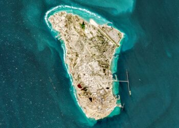 GAMBAR yang dirakam satelit Copernicus Sentinel-2 menunjukkan pemandangan Pulau Kharg yang menempatkan terminal utama eksport minyak mentah Iran.-AFP