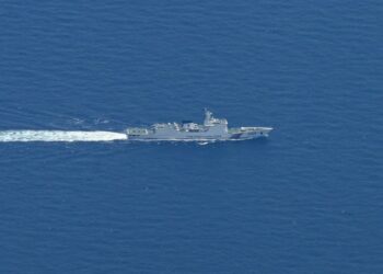 CHINA mengadakan latihan ketenteraan di dekat Beting Scarborough, Laut China Selatan. - AFP