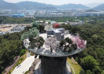 MERCU tanda ‘hodoh’ di Changwon. - Bandar Khas Changwon