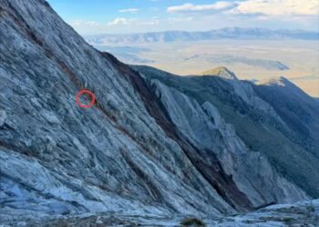 ROB MARTIN terperangkap di tebing batu. - Pasukan Mencari dan Menyelamat Pejabat Syerif Daerah Mono