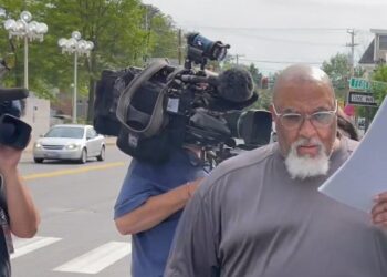 CEDRIC Lodge meninggalkan mahkamah persekutuan di Boston selepas pendengaran kes berhubung penjualan organ mayat yang didermakan kepada Sekolah Perubatan Harvard.-AGENSI