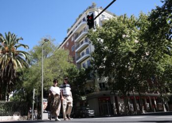 GAMBAR menunjukkan bangunan yang menempatkan sebuah penthouse dibeli kerajaan wilayah Madrid dengan harga 6.3 juta euro.- AFP