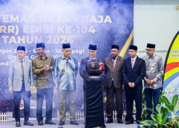 Pix: Yang Dipertua Negeri Melaka, Tun Dr Mohd Ali Rustam (empat dari kanan) melancarkan saingan Piala Emas Raja-Raja 2026 yang memasuki edisi ke-104 tahun.
