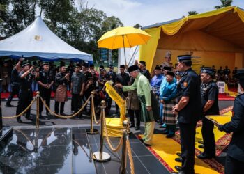 SULTAN Nazrin berkenan berangkat menyempurnakan Majlis Perasmian Tugu Satria Perkasa Briged Utara Pasukan Gerakan Am (PGA) Ulu Kinta, Ipoh hari ini.