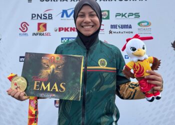 NURUL Nabilah Asri dari Kedah meraikan kejayaan meraih pingat emas acara kriterium wanita pada Sukan Malaysia (SUKMA) Selangor hari ini. –  IHSAN PASUKAN BERBASIKAL KEDAH