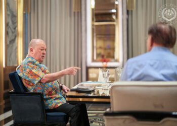 SULTAN Ibrahim menerima mengadap Perdana Menteri di Istana Bukit Tunku, Kuala Lumpur hari ini.-FB SULTAN IBRAHIM SULTAN ISKANDAR