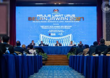 ANWAR Ibrahim (tengah) dalam Majlis Libat Urus Belanjawan 2027 hari ini
