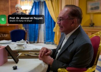 Anwar Ibrahim ketika menerima panggilan daripada Sheikh al-Azhar al-Sharif, Prof. Dr. Ahmad al-Tayyeb, hari ini.-FB ANWAR IBRAHIM