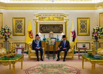 Perdana Menteri, Datuk Seri Anwar Ibrahim menerima Darjah Kerabat Laila Utama Yang Amat Dihormati (D.K) daripada Sultan Brunei, Sultan Hassanal Bolkiah hari ini.
