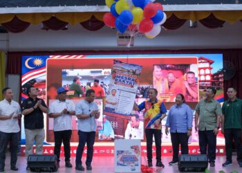 Amirudin Shari merasmikan Program Aspirasi Anak Muda Nasional (NANBA) Generasi Muda : Pewaris Kemerdekaan, Peneraju Madani di SMK Sungai Pusu, Gombak. UTUSAN/M. FIRDAUS M. JOHARI