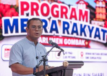 AMIRUDIN Shari berucap ketika Program Aspirasi Anak Muda Nasional (NANBA) Generasi Muda : Pewaris Kemerdekaan, Peneraju Madani di SMK Sungai Pusu, Gombak. UTUSAN/M. FIRDAUS M. JOHARI