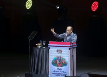 ANWAR Ibrahim berucap pada Majlis Amanat Perdana Hari Kebangsaan 2026 di Pusat Konvensyen Antarabangsa Putrajaya (PICC) di sini, hari ini. UTUSAN/FAISOL MUSTAFA