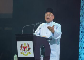 ANWAR Ibrahim  berucap pada Sambutan Maulidur Rasul SAW Peringkat Kebangsaan Tahun 1448H/2026M di Universiti Putra Malaysia (UPM) di sini hari ini. UTUSAN/FARIZ RUSADIO