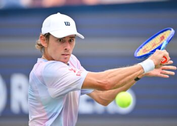 Bintang tenis dari Australia, Alex de Minaur dikejutkan selepas tersingkir daripada saingan Masters Montreal, semalam. - AFP