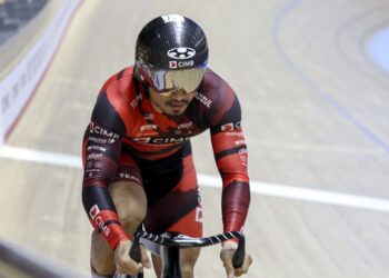 Azizulhasni Awang hanya akan memberi kata putus mengenai hala tuju Sukan Olimpkm 2028 selepas berakhir Sukan Asia di Jepun. - UTUSAN/FARIZ RUSADIO