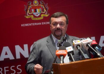 AMIR HAMZAH AZIZAN