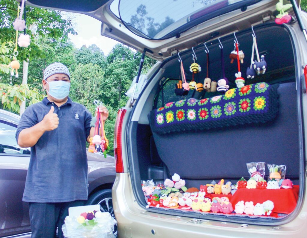 Handmade crochet items become family's source of income in Malaysia