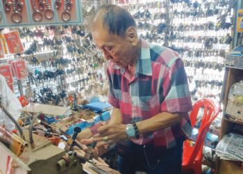 CHONG Ah See setia sebagai tukang kunci di bandar Jerantut Pahang. – UTUSAN/SALEHUDIN MAT RASAD