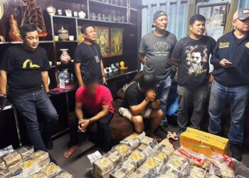 PIHAK berkuasa Thailand merampas lebih 205 kilogram syabu bernilai RM12.26 juta yang akan dihantar ke Malaysia, dalam operasi di Hat Yai pada Jumaat dan Ahad lalu. – IHSAN POLIS