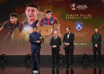 AFIQ Fazail dianugerakan sebagai  Pemain Paling Bernilai (MVP) buat
julung kali dalam kariernya.-IHSAN MFL