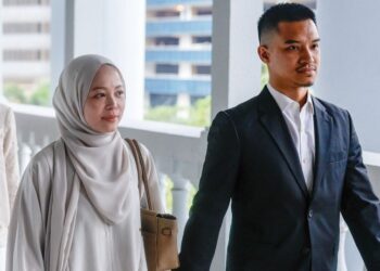 VIVY Sofinas Yusof dan suaminya, Fadzarudin Shah Anuar didakwa melakukan pemindahan dana Khazanah dan Permodalan Nasional Berhad (PNB) sebanyak RM8 juta.