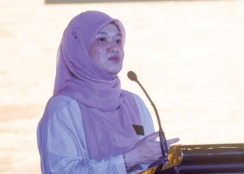 FADHLINA SIDEK