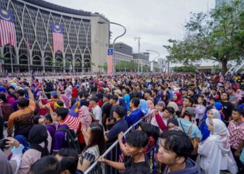 KEMERDEKAAN perlu diisi dengan tanggungjawab, perpaduan dan kecintaan kepada tanah air agar Malaysia terus aman dan makmur.